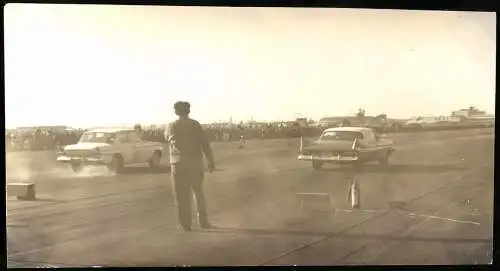 Fotografie Auto Dragster Rennen Riverside bei Melbourne 1967, Rennwagen Duell Studebaker vs Plymouth