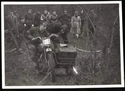 Fotografie Motorrad Royal Enfield, Rennmotorrad mit Seitenwagen beim Gelände / Crossrennen, Startnummer 121