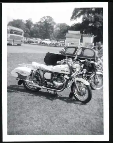 Fotografie Motorrad Norton, Krad beim Auto - und Motorradtreffen Woburn Abbey