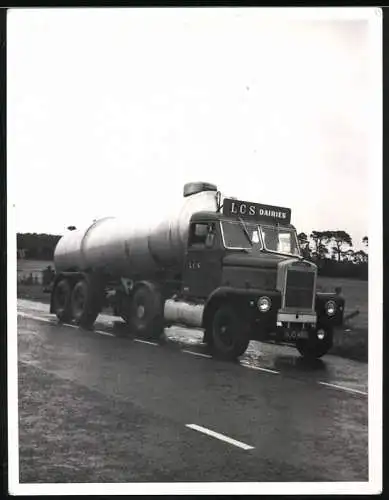 Fotografie Lastwagen Scammell, Sattelschlepper Milchlaster LCS Dairies