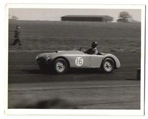 Fotografie Auto Rennwagen Roadster Cabrio Startnummer 16 in Silverstone