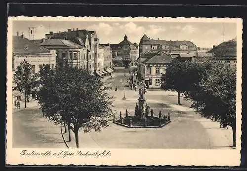 AK Fürstenwalde a.d. Spree, Denkmalsplatz mit Geschäften