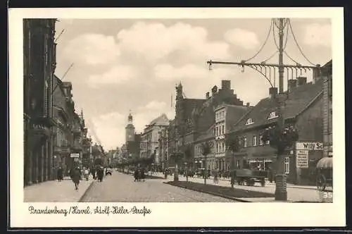 AK Brandenburg, Strasse mit Passanten