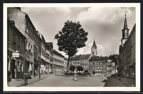 AK Lobenstein /Thür., Der Marktplatz mit Gasthaus und Kirche