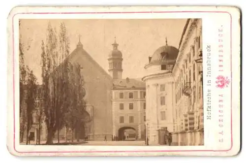 Fotografie O. A. Czichna, Innsbruck, Ansicht Innsbruck, Strasse mit Durchfahrt an der Hofkirche