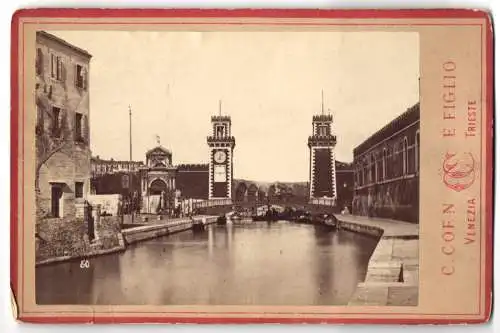 Fotografie C. Coen E Figlio, Venezia, Ansicht Venedig - Venezia, Brücke & Uhrenturm am Arsenal