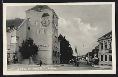 AK Wieselburg /Erlauf, Rathaus / Postamt und Raiffeisenkasse mit Strasse