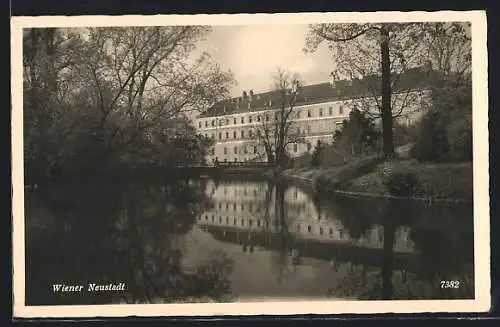 AK Wiener Neustadt, Militär-Akademie, vom Wasser gesehen