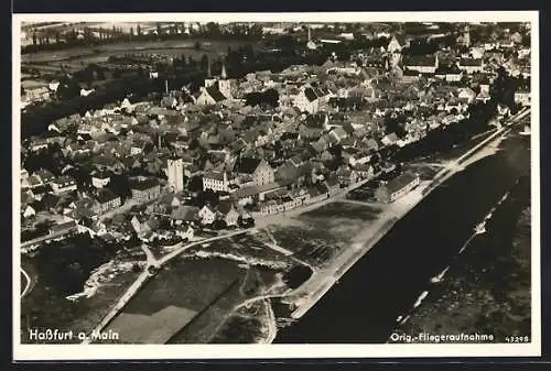 AK Hassfurt a. Main, Stadtpanorama am Fluss vom Flugzeug aus