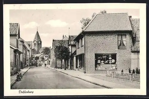 AK Dahlenburg, Strassenpartie mit Sicht auf den Kirchturm