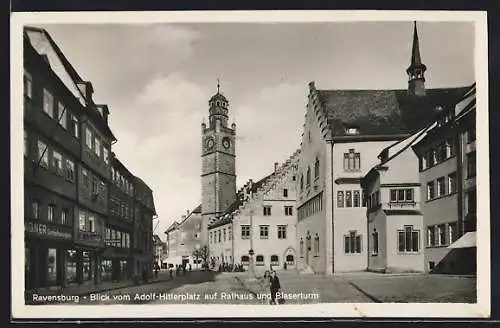 AK Ravensburg, Strasse am Viehmarkt mit Rathaus und Blaserturm