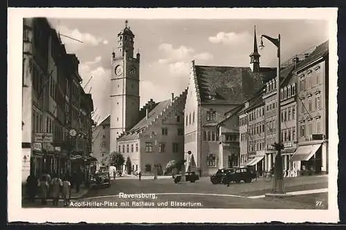 AK Ravensburg, Strasse mit Rathaus u. Blaserturm