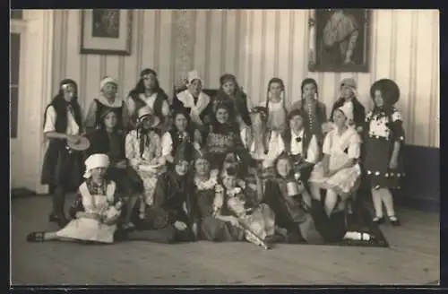 Foto-AK Altötting, Kindergruppe aus dem Engl. Institut, Fasching 1929
