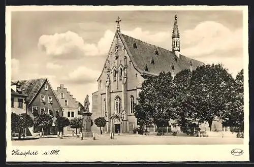 AK Hassfurt a. M., Ortspartie mit Kirche und Denkmal