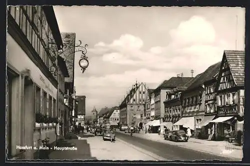 AK Hassfurt a. M., Hauptstrasse mit Gasthaus, VW-Käfer