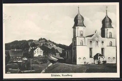 AK Bildstein, Ortspartie mit Kirche und Fernblick