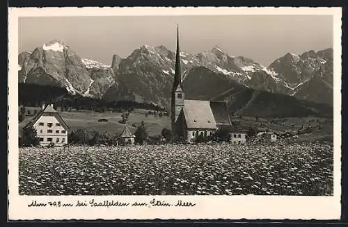 AK Alm bei Saalfelden, Ortspartie mit Kirche