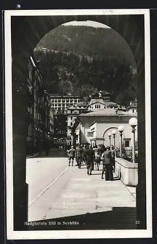 AK Badgastein, Durchblick zur Salzburger Sparkasse und dem Hotel Bellevue