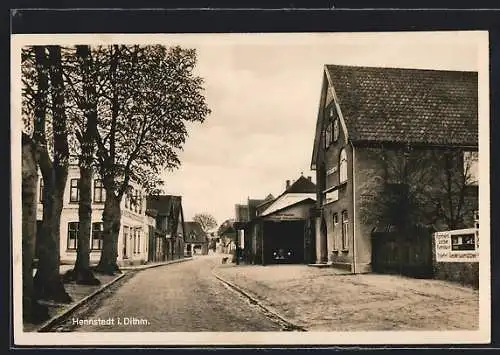 AK Hennstedt i. Dithm., Strassenpartie mit Teten Gasthof