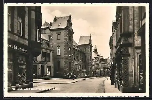 AK Merzig, Strasse mit Geschäften, Stadthaus