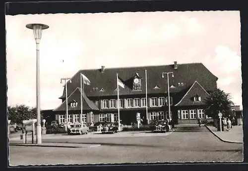 AK Westerland /Sylt, Bahnhof mit Vorplatz