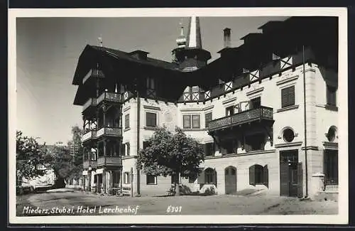 AK Mieders /Stubai, Hotel Lerchenhof im Sonnenschein