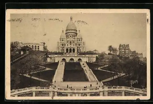 AK Paris, Vue générale du Sacré-Coeur de Montmartre et l`Escalier Monumental