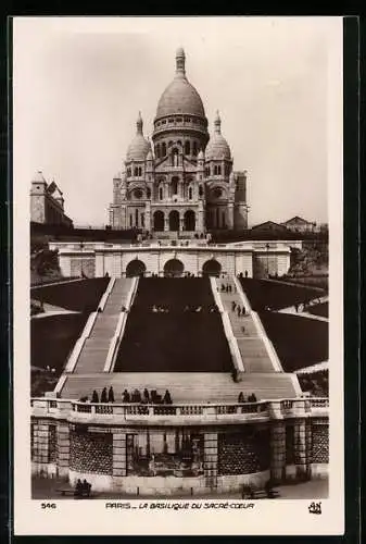 AK Paris, La Basilique du Sacré-Coeur, Frontalansicht mit Treppen