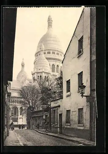 AK Paris, Sacré-Coeur et une rue du vieux Montmartre