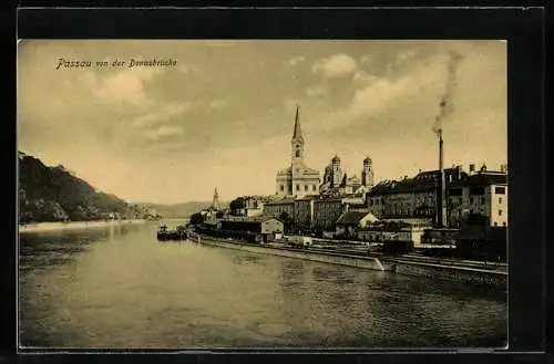 AK Passau, Uferpartie mit Kirche von der Donaubrücke