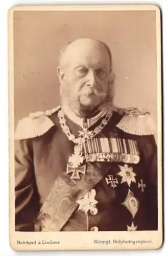 Fotografie Reichard & Lindner, Berlin, Portrait Kaiser Wilhelm I. von Preussen in Uniform mit Ordenspange
