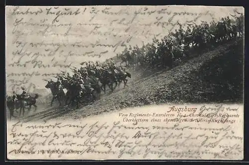 AK Augsburg, Vom Regiments-Exerzieren K. 4. Chevaulegers-Regiments, Überklettern eines ehemaligen Artillerie-Kugelfangs