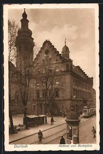 AK Durlach, Rathaus und Marktplatz mit Strassenbahn an der Litfasssäule