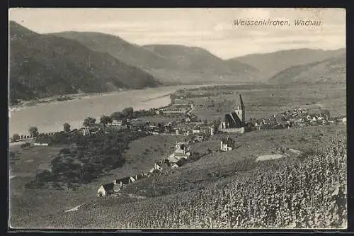 AK Weissenkirchen, Ortsansicht mit Kirche aus der Vogelschau