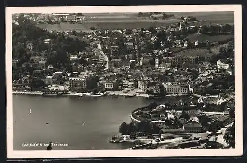 AK Gmunden, Ortsansicht und Traunsee vom Flugzeug aus gesehen
