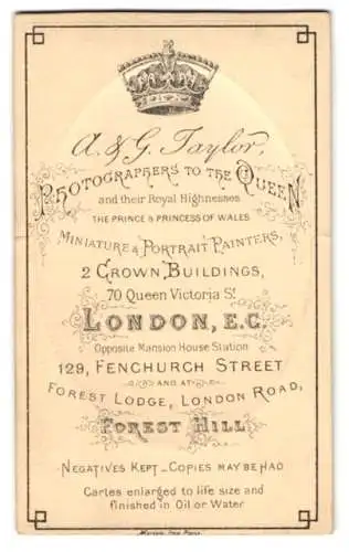 Fotografie A. & G. Taylor, London, Fenchurch Street 129, Königliche Krone über der Anschrift der Ateliers