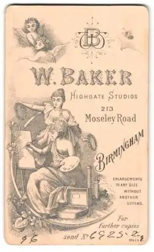 Fotografie W. Baker, Birmingham, 213 Moseley Road, junge Frauen als Künstlerein an Staffelei und als Tänzerin, Engel