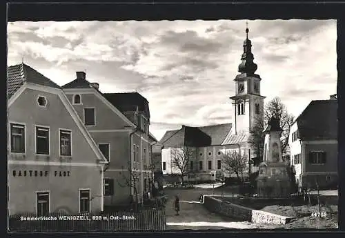 AK Wenigzell, Ortspartie mit Gasthof Fast, Kirche und Denkmal