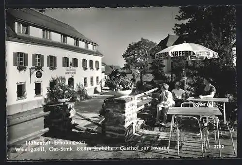 AK Wenigzell, Strassenpartie und Gastgarten des Gasthof zur Taverne