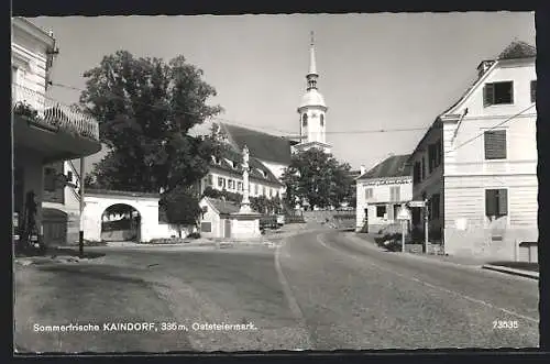 AK Kaindorf, Strassenpartie mit Kirche und Gasthof Schirnhofer