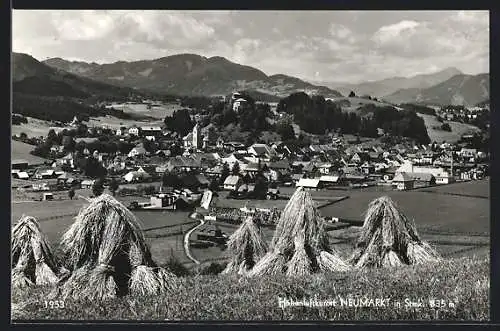 AK Neumarkt, Ortsansicht von einem Feld aus