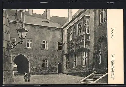 AK Klosterneuburg, Mutter mit Kind im Kuchlhof