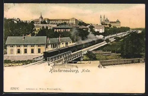 AK Klosterneuburg, Totalansicht mit passierender Dampflokomotive