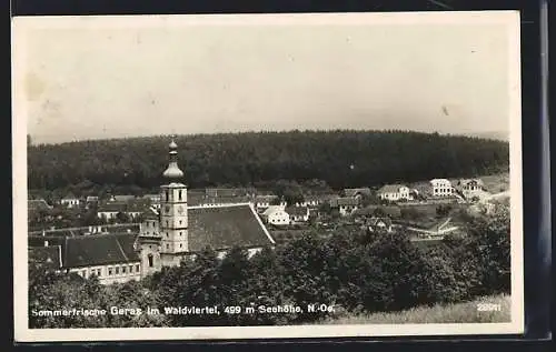 AK Geras im Waldviertel, Ortsansicht von einem Berg aus