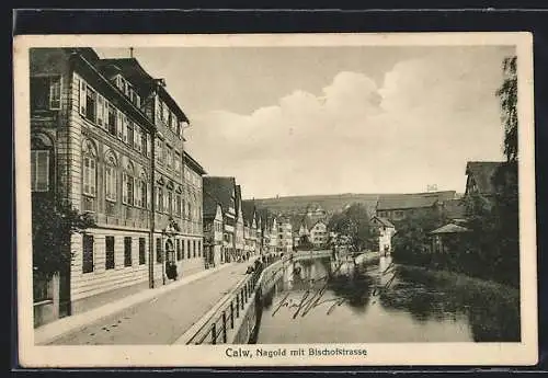 AK Calw, Nagold mit Bischofstrasse, Blick entlang der Uferpromenade