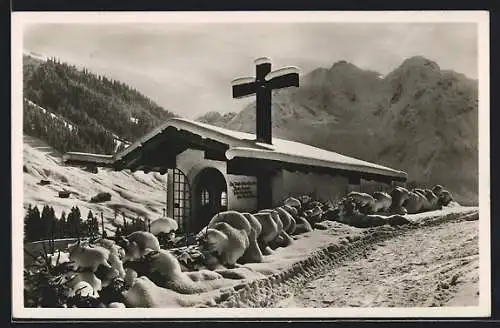 AK Hirschegg, Kriegerdenkmal im Winter