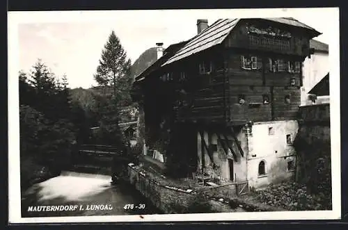 AK Mauterndorf /Lungau, Altes Haus am Fluss