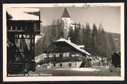 AK Mauterndorf / Lungau, Wohnhäuser im Winterglanz, Schloss im Hintergrund