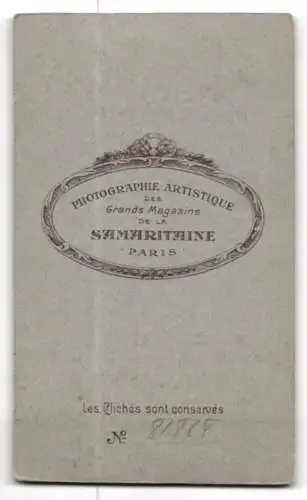 Fotografie Samaritaine, Paris, Mädchen aus Frankreich im weissen Kommunionskleid mit Schleier