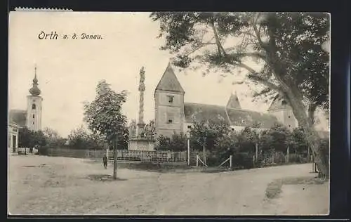 AK Orth a. d. Donau, Kirche mit Denkmal